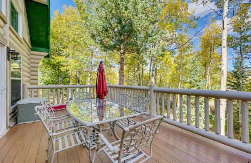 Secluded Log Cabin with Game Room and Forest Views - Foto 3