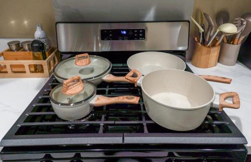 Spacious Disneyland Getaway I Game Room, King Suites & EV Access I Sleeps 14 - Foto 34