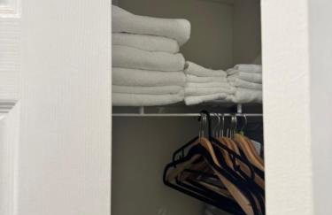 Gorgeous Refurbished 1Bdrm and 1Den Home - Foto 26