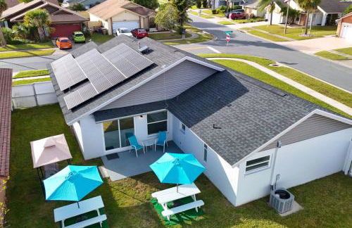 Family Home with Pool, Game Room, and Grill Near Disney - Foto 38