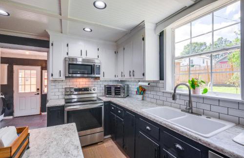 4 Mi to Liberty U Huge Home with Yard and Hot Tub - Foto 9