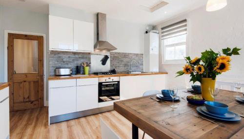 Modern Family Home in London Close to Amenities and Train - Foto 3