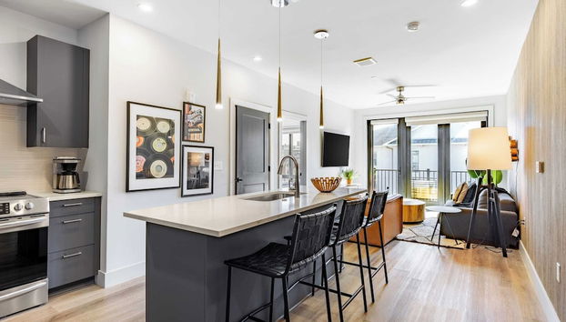 Prime Walkable Midtown Location, Pool, Gym Outlaw's Den by Avantstay - Foto 4, Innenbereich