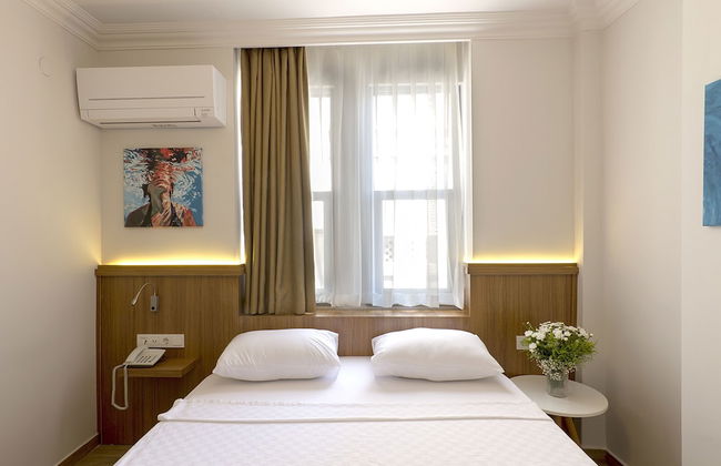 Comfort Suites - Photo 2