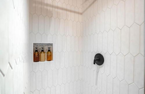 Frontier Cabin by Twin Beds Vacation Homes - Photo 31