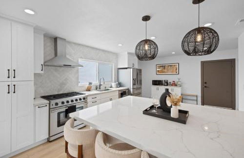 NEW Lux 5BR Villa Near Disney, Knotts, LA, OC with Hot Tub & Games - Photo 21