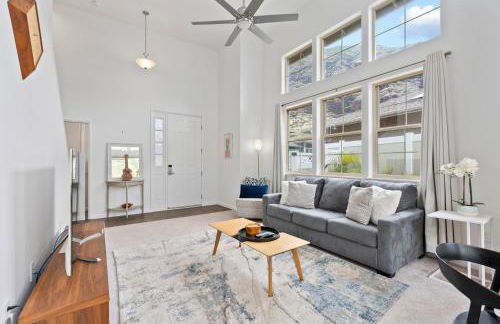 # Marbella Lane-Elegant 3BR Getaway with Superb Views - Foto 10