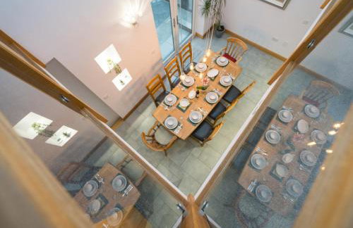 Modern 4-Bed Home Spacious & Comfortable - Pass the Keys - Foto 22