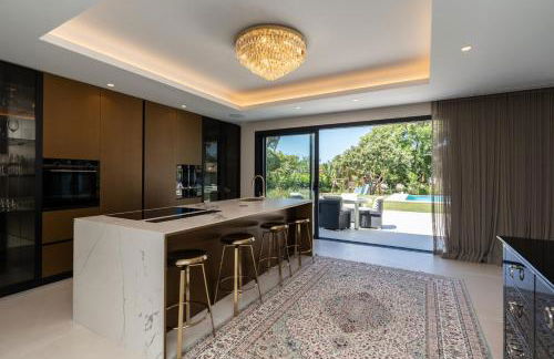 Stunning 6-Bedroom Villa in Guadalmina Baja - Foto 4