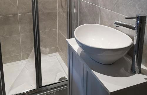 Beside the Bay - Photo 8