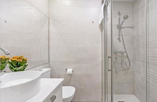 Descubre la Magia de Granada en este apartamento - Foto 31