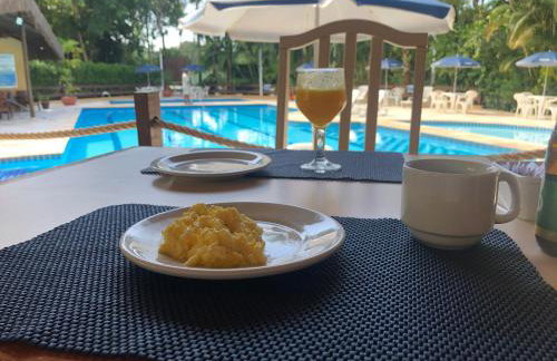 Fabuloso flat 241, Amarílis, Riviera de São Lourenço 3 Piscinas climatizadas carregador veiculo eletrico 2 quartos sendo uma suíte internet 500mb Adega, cozinha equipada completa, serviço de praia fim de semana limpeza trocas de toalhas, - Foto 44