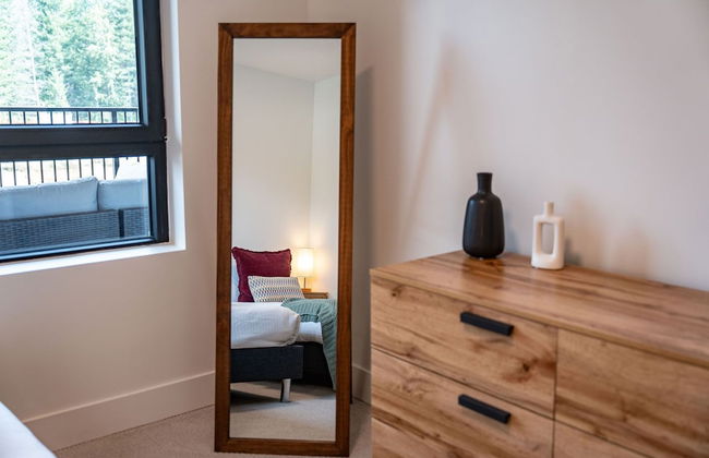 Huckin' Harry's by Revelstoke Vacations - Photo 8