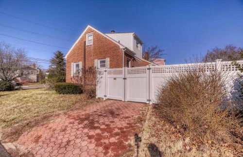 Family Home near NY Beach - Private Workspace - Foto 24