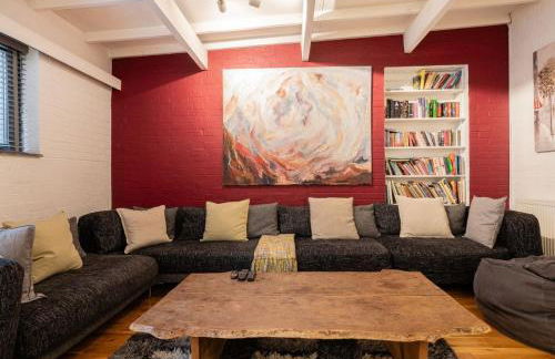 Stunning 6 Bedroom with Swimming Pool & Sauna! - Foto 94