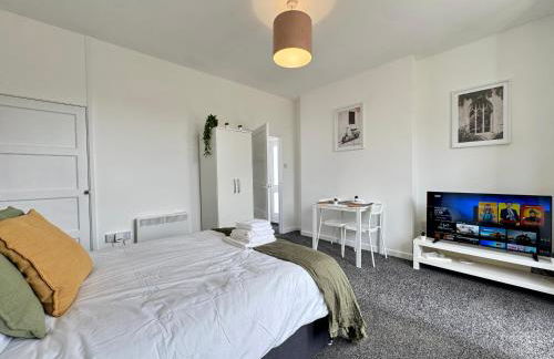 THE SPRINGFIELD SUITE - ONE BEDROOM APARTMENT - KIDDERMINSTER CENTRAL - SLEEPS 3 GUESTS - PARKING INCLUDED - WEST MIDLANDS SAFARI PARK LOCATIOn - Foto 7