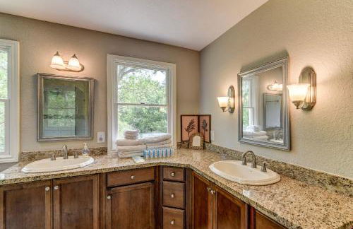 The San Bernard River waterfront provides private access to a spa, boat ramp, and jet skiing - Photo 47