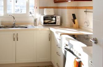 Bonito y luminoso apartamento en Rosalía de Castro - Photo 5