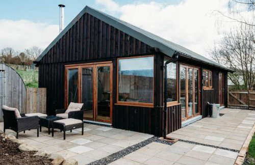 Woodpecker Lodge- A Pet Friendly Rural Retreat - Photo 2