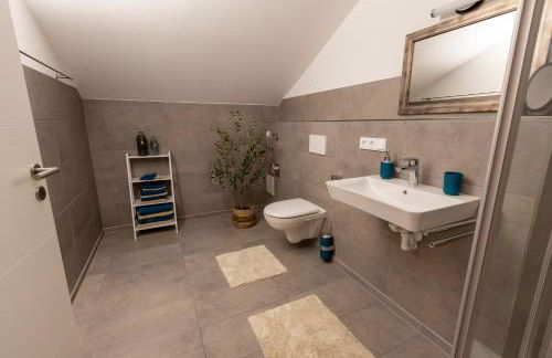 Gaul Lodge - für bis zu 8 Gäste, inkl Königscard, 4 Schlafzimmer, 2 Bäder, große Küche, gratis Parken & WLAN, Self Check-in - Foto 28