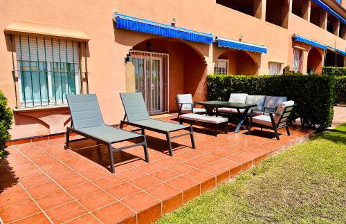 No1 - Beachfront Estepona, close to port, 2 bedroom, 2 bathroom, sleeps 5 - Photo 6