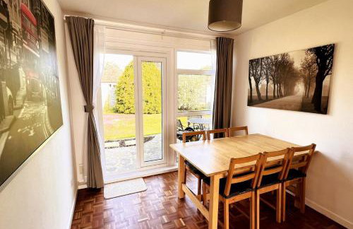 Spacious Family Bungalow with Garden for up to 7 - Photo 3