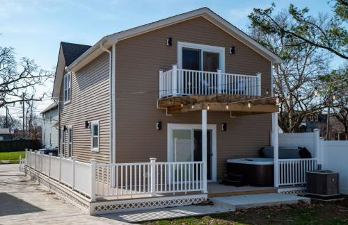 Hot Tub N64 Mins to Downtown Sleeps 8 - Foto 27