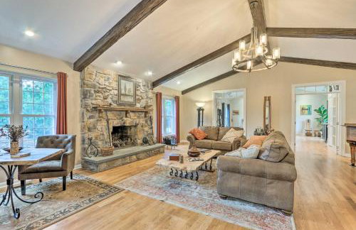 Charles Town Home with Private Pool and Hot Tub - Foto 3