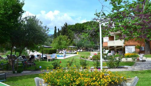 Simatos αpARTments & Studios - Photo 5, Garden