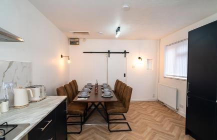 Large Contractor Dig with Pool Table - Foto 8