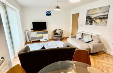 2 Double beds OR 4 Singles, 2 Bathrooms, FREE PARKING, Smart TV's, Close to Gunwharf Quays, Beach & Historic Dockyard - Foto 5