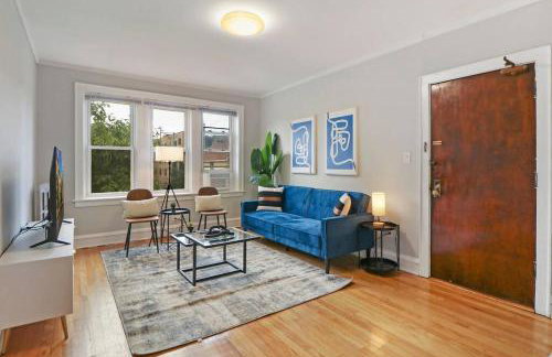 Spacious & Inviting 1BR Apt in Chicago - Cullom B2 - Photo 1