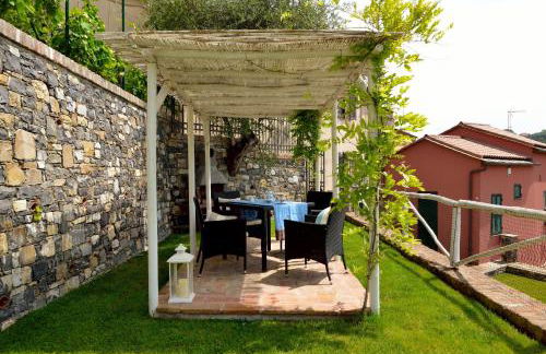 casa con mini piscina, giardino e area giochi per bambini - Foto 12