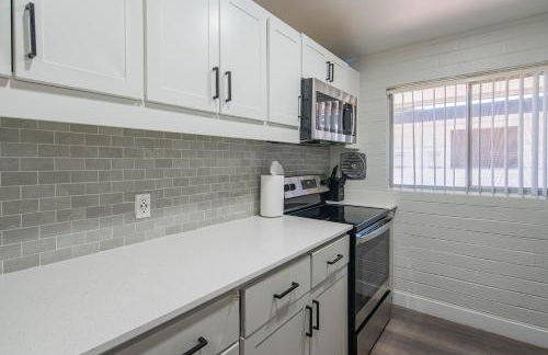 Spacious 2 Bedroom, 2 Bath, Pool, Free Parking, Gym - Foto 36