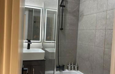 Self-catering fully equipped apartment in Vauxhall - Photo 9