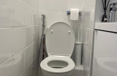 Luxury 3 Bedroom Flat with Garden - Photo 22