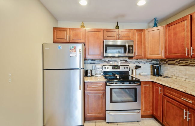 Poconos Chalet Newly Renovated, Great Location 4 Bedroom Home by RedAwning - Foto 12