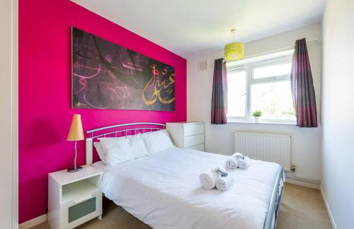 Cozy 4-Bed with Garden in Trendy Stoke Newington - Pass the Keys - Foto 10