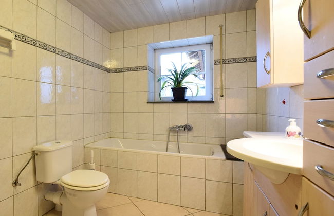 Cottage in Former Farmhouse in Tillet - Photo 14