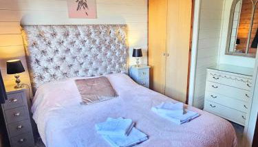 Magpie 3 HuntersMoon-Longleat-Warminster-Bath - Photo 2, towels