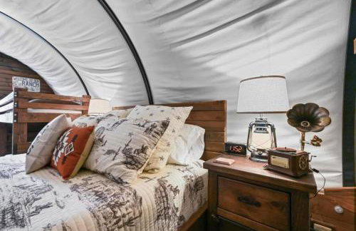 Texas Glamping near Murchison: Charming Wagon Rental Perfect for a Romantic Getaway - Foto 4