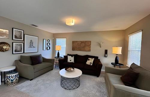 New to Market Spacious Private Pool Retreat - Foto 21