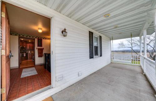 Charming Tonica Farmhouse with Private Yard! - Foto 23