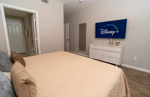 Magical Themed 3BR Townhouse Near the Parks - Foto 49