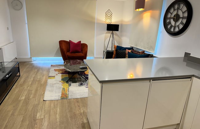 STUNNING 2 BED APARTMENT WITH PARKING - Foto 29