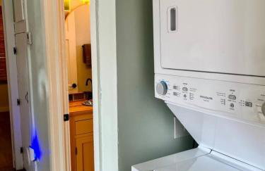2 bed with Washer and Dryer, pets ok, 5 min to Farmers Market - Foto 8