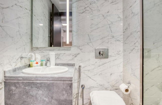 Elite LUX Holiday Homes - Stylish 1 BR Pool World Class Gym in Dubai South - Photo 16