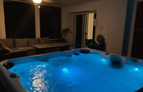 3BR Lake Luzerne Retreat with Game Room & Cozy Fire Pit - Foto 14