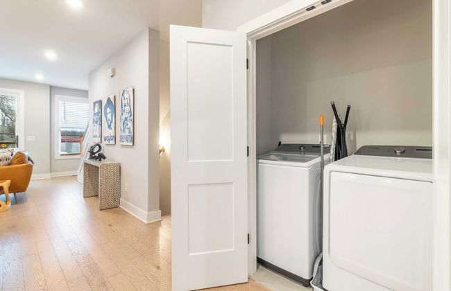 Monty by Avantstay 4bdr 4ba, Balcony w/ Outdoor Seating, 5mins to DT - Photo 15