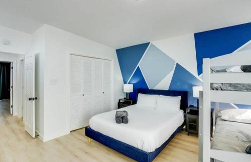 Modern Home - 1 Acre Lot w Pool Patios Jacuzzi - Foto 35